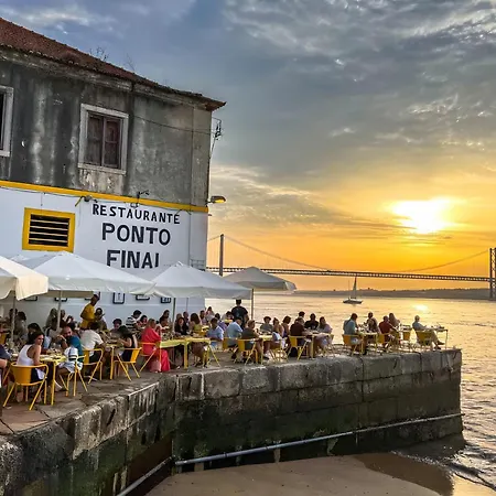 Sound House By Everkind Appartement Almada